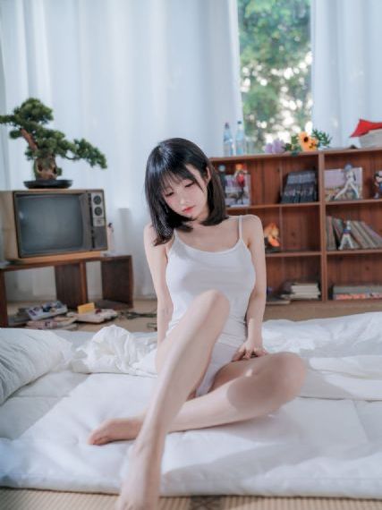 美女脱一光二净18以上的_国产剧高清迅雷在线观看